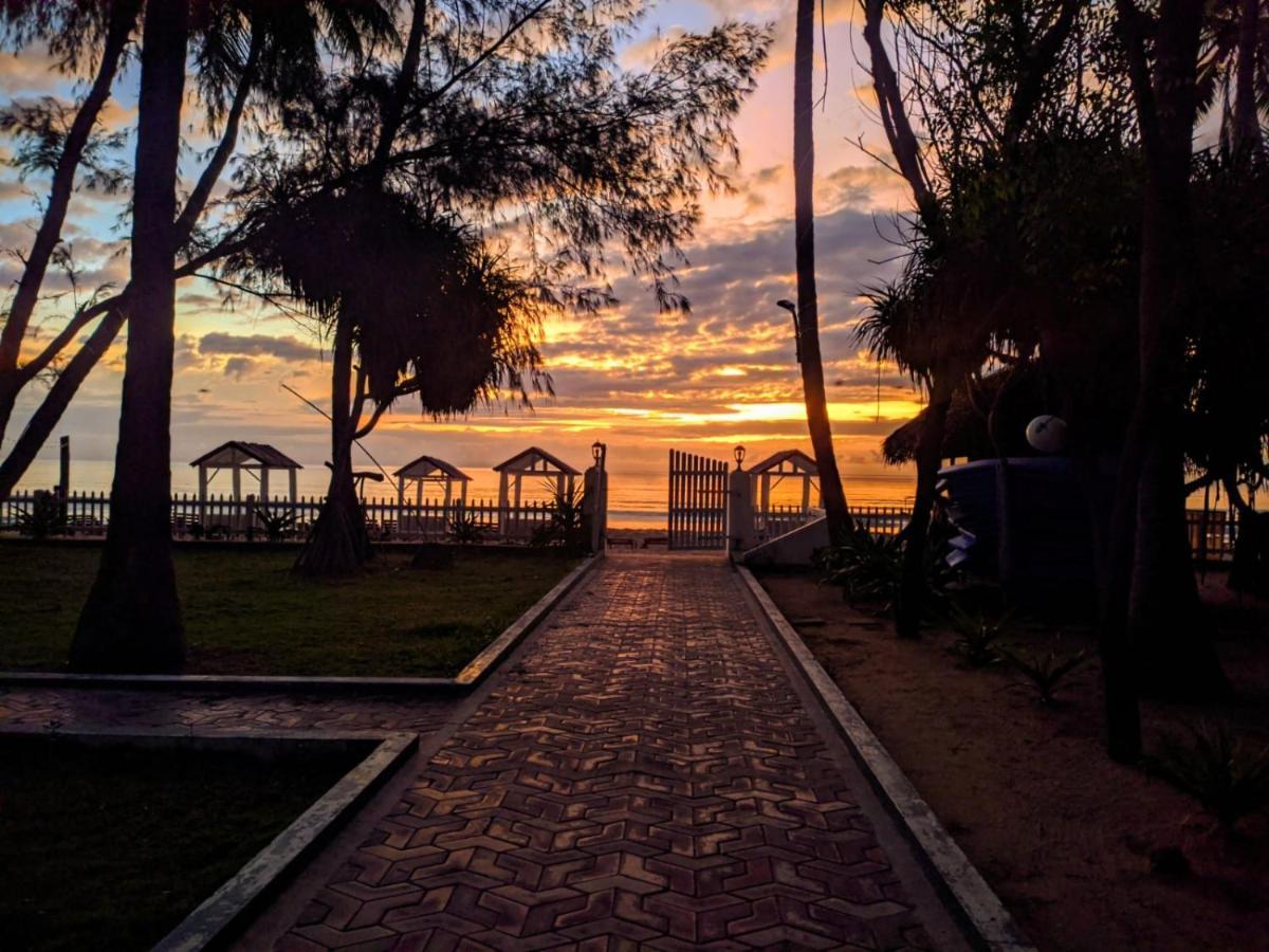Blue Sand Beach Resort Trincomalee Eksteriør billede